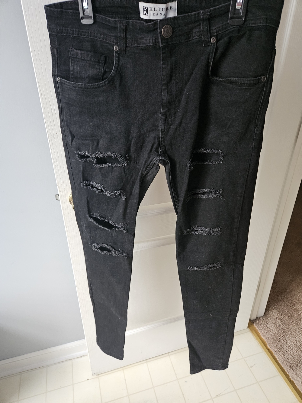 Men's Straight Ripped Black Jeans